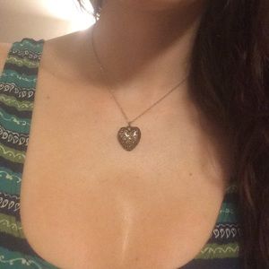 Heart pendant necklace!