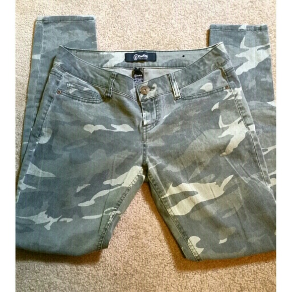 Camo pants & Floral Shirt