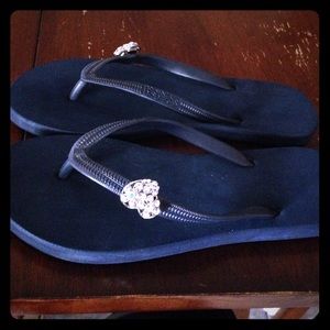 Posh flop flip flop with heart charms.