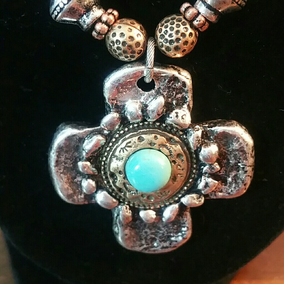 Symmetric Cross Ornate Necklace Set - Picture 2 of 4