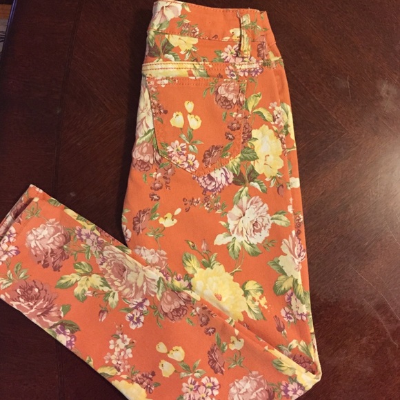 Capri Floral Jeans! 🌼