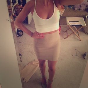 PRICE ⬇️ 🎊BCBG bandage Skirt (size small) 🎊