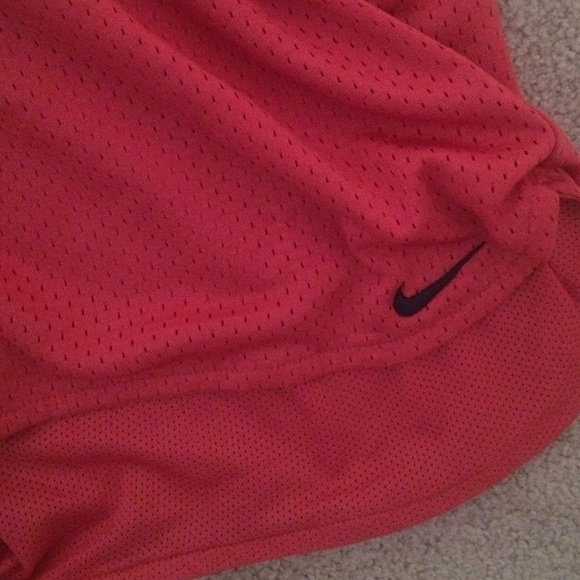 ♣️SOLD♣️Nike pink mesh athletic shorts size large - Picture 2 of 3