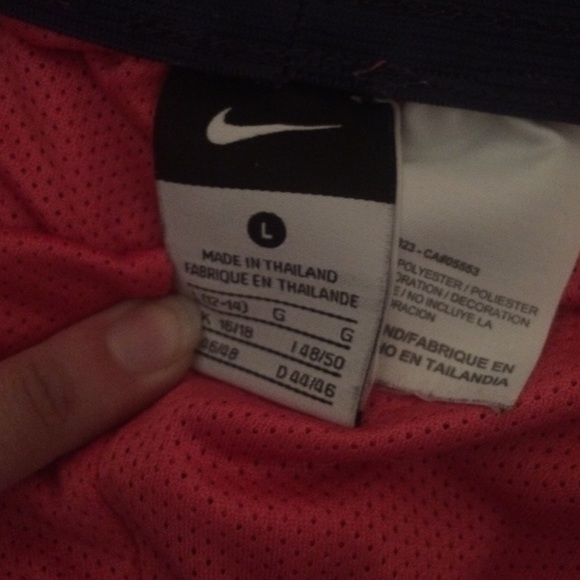 ♣️SOLD♣️Nike pink mesh athletic shorts size large - Picture 3 of 3