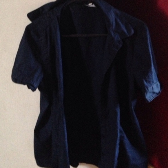 Sleeveless dress shirt