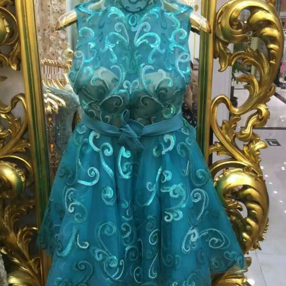 Dress - Picture 1 of 3