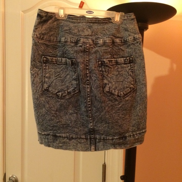Jean Skirt - Picture 2 of 4