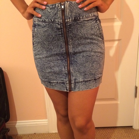 Jean Skirt - Picture 3 of 4