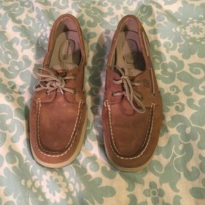 Gently worn brown leather sperry topsiders