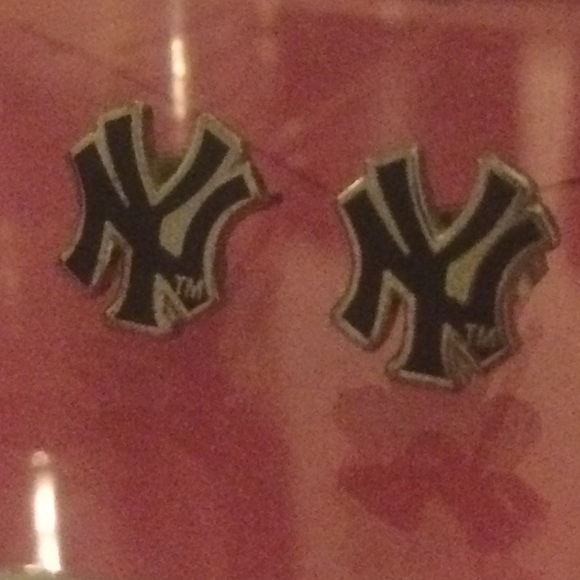 Yankee stud earrings - Picture 1 of 1