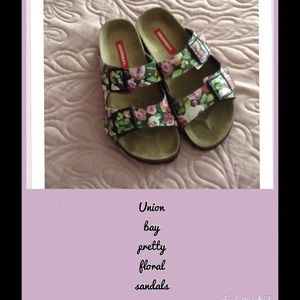 Pretty floral Union bay sandals brand NEW🌹