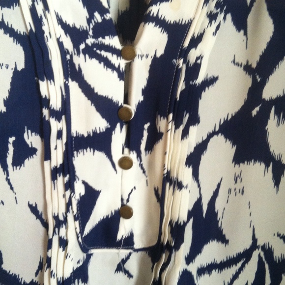 Banana Republic floral top - Picture 3 of 4