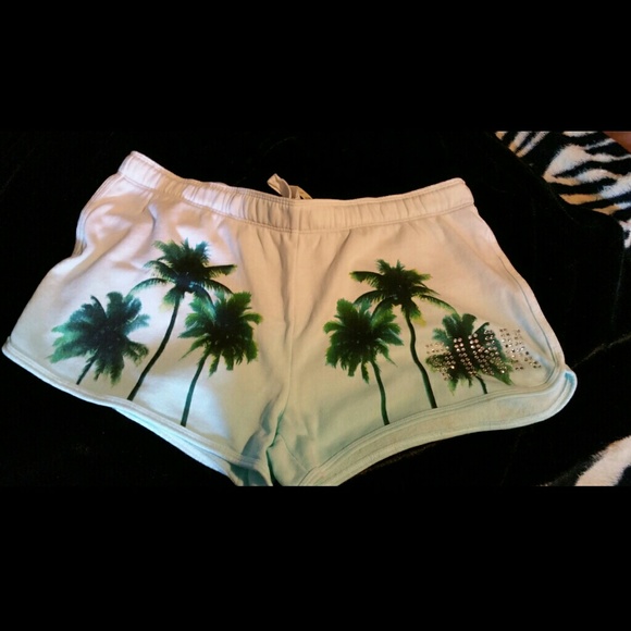 DOES ANYONE HAVE THESE NWT XS???? - Picture 2 of 4