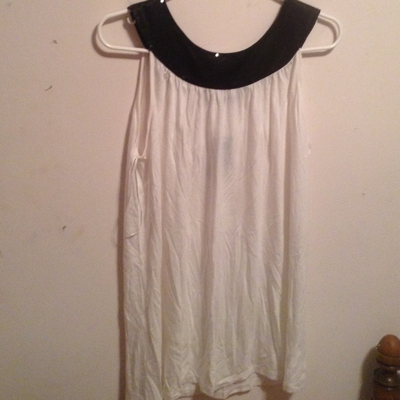 NWT white tank - Picture 2 of 2