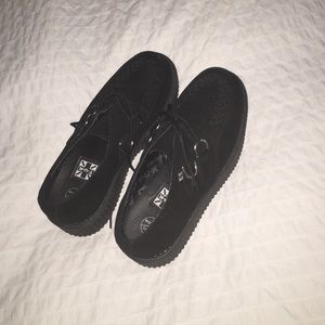 Black TUK Creepers