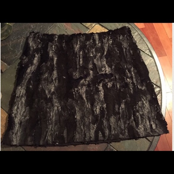 Cool faux fur skirt.