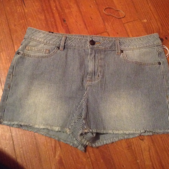 NWT  LC shorts - Picture 2 of 2