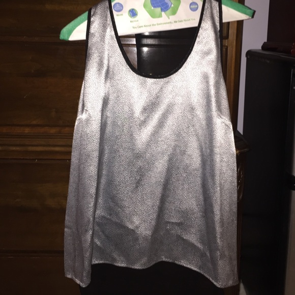 Sleeveless razor back top from Forever21 - Picture 1 of 3