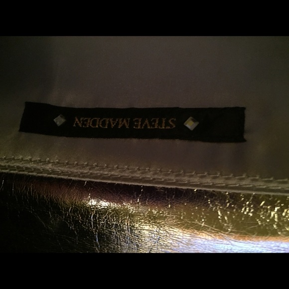 Metallic Clutch - Picture 2 of 2