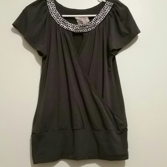 False wrap gray chain top