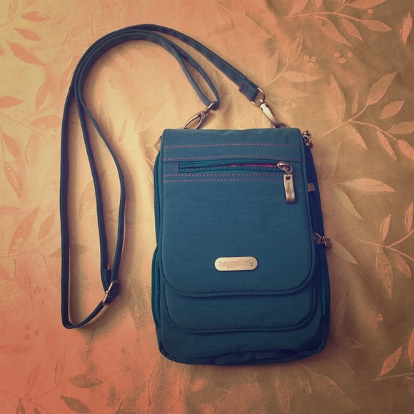 Teal adjustable strap Baggallini cross body bag.