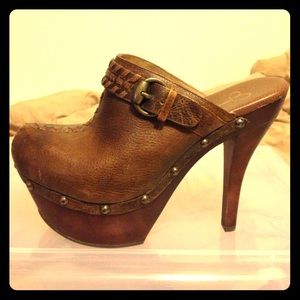 Jessica Simpson Distressed Leather Clogs