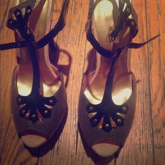 Jessica Simpson peep toe black and pink pumps