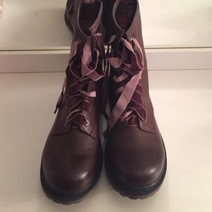 Combat style boots