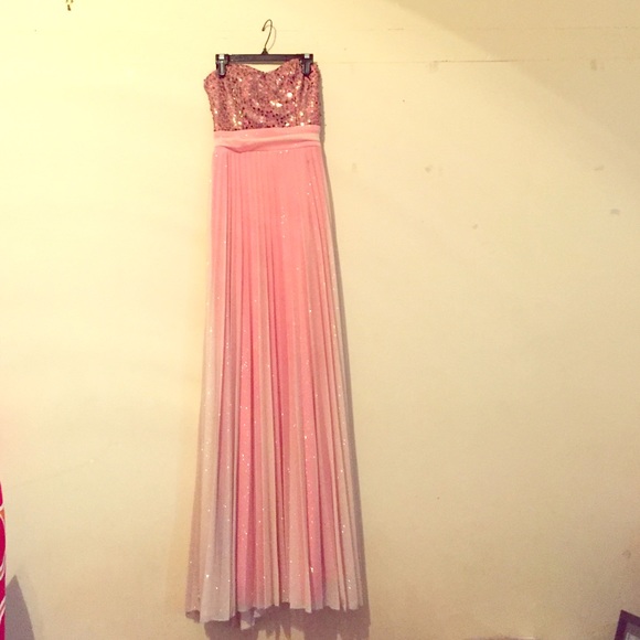 🎀PROM DRESS SALE 🎀length (44 in) waist (23in)