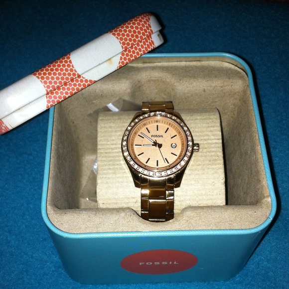 Fossil watch (PRICE AS LISTED OR BEST OFFER) - Picture 1 of 4