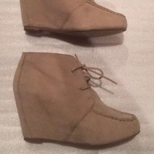 Nude wedge booties