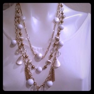 NWOT white tiered necklace