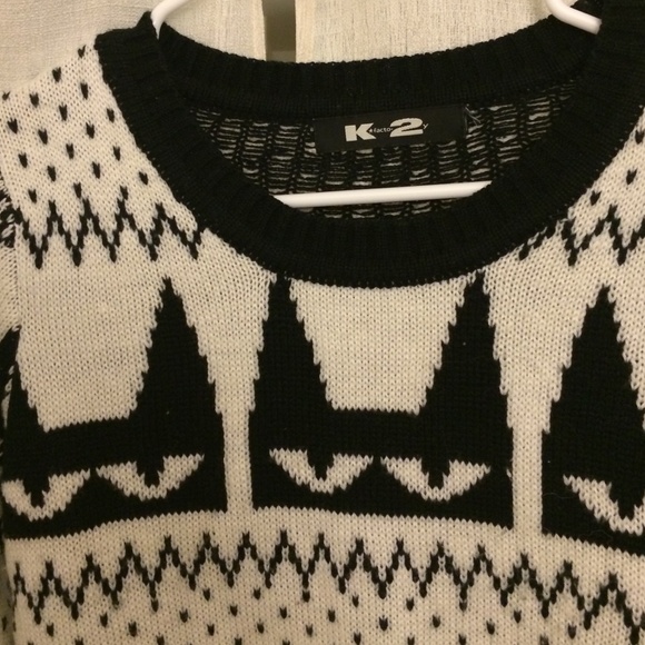 Cute black and white kitten sweater - Picture 2 of 3