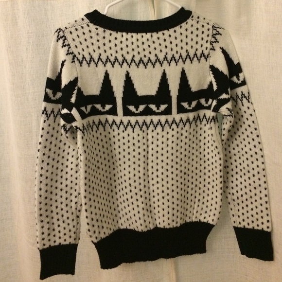 Cute black and white kitten sweater - Picture 3 of 3