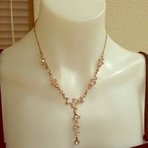Elegant rhinestone necklace