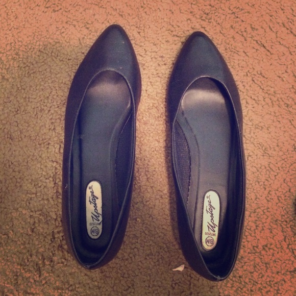 Vintage pointed toe flats