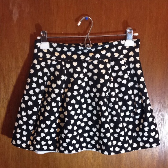 Heart Patterned Skirt - Picture 2 of 3