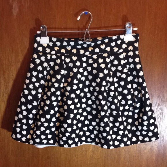 Heart Patterned Skirt - Picture 3 of 3
