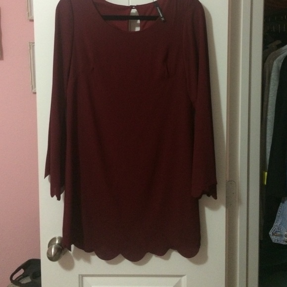Maroon scalloped shift dress