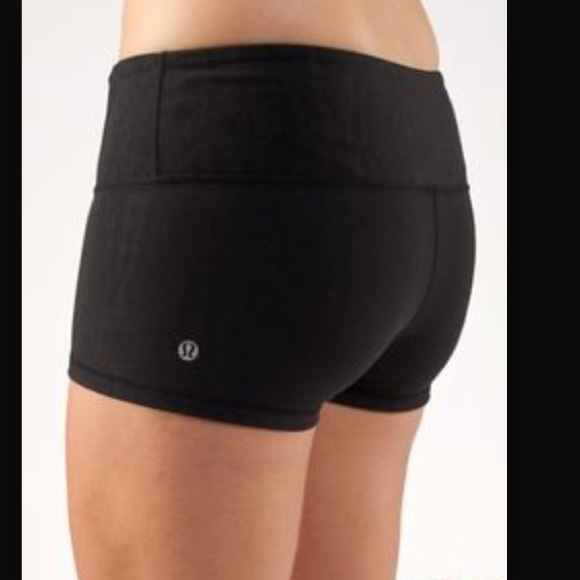 green lululemon boogie short