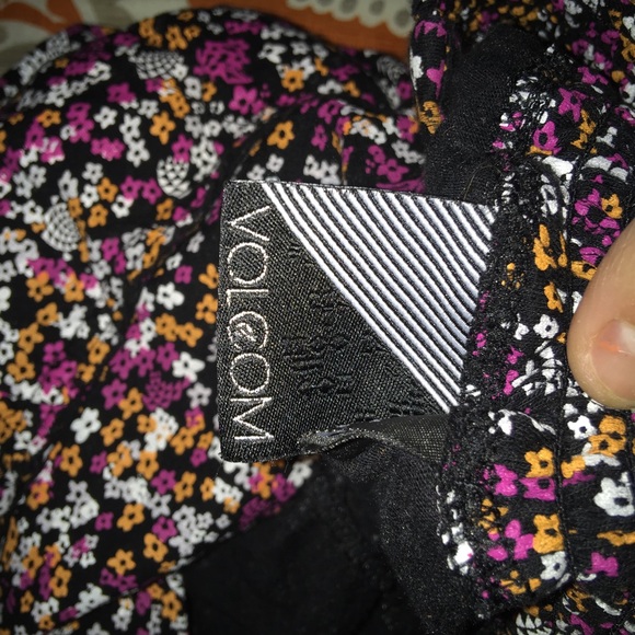 Floral Volcom skirt🌸🌺🌸 - Picture 2 of 2