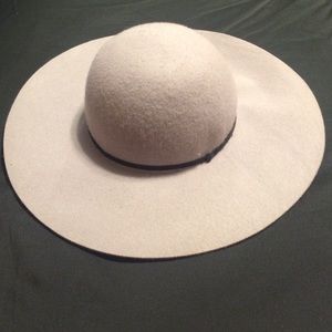 Grey floppy hat