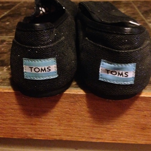 Black glitter toms