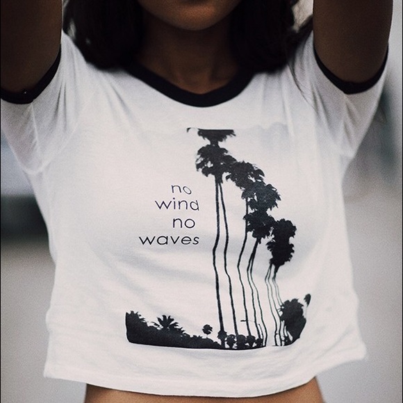 'No Wind No Waves' graphic Brandy Melville tee!