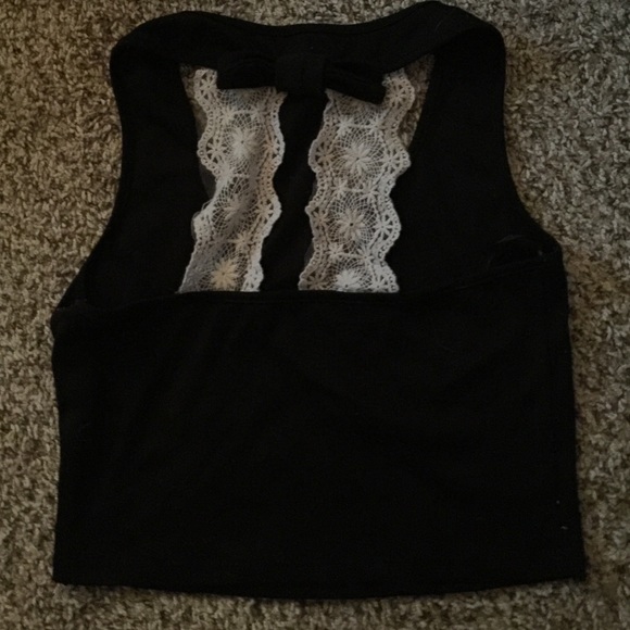 Lace crop top! 🎀🔥