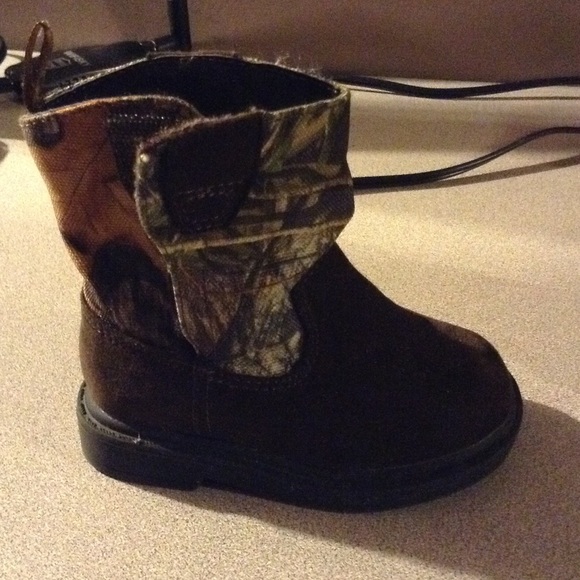 ❌SOLD❌Camo boots for toddler - Picture 2 of 3