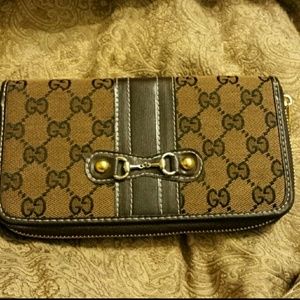 Gucci Zipper Wallet