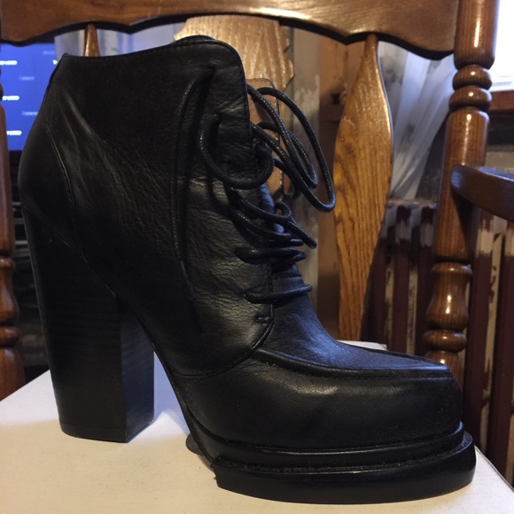 ALDO "Kaylor" 5in High Heel Bootie Size 38.