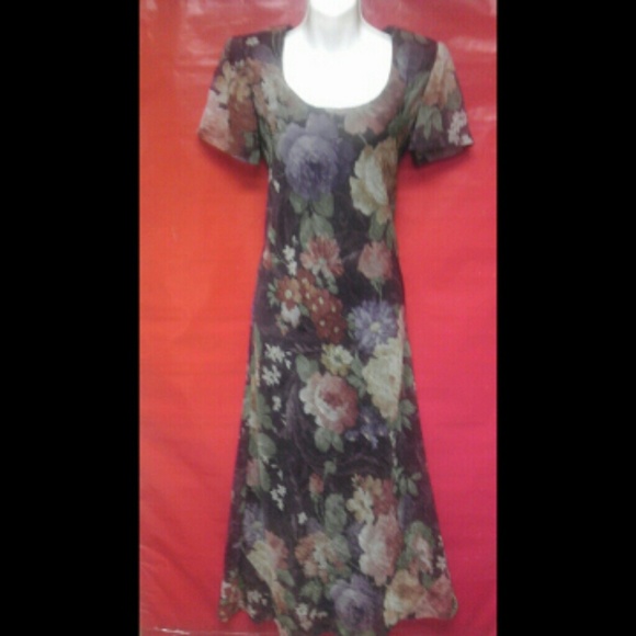 Pretty Flowered Jessica Howard Dress