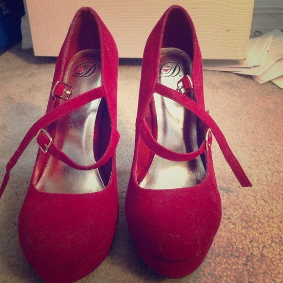 Red pumps